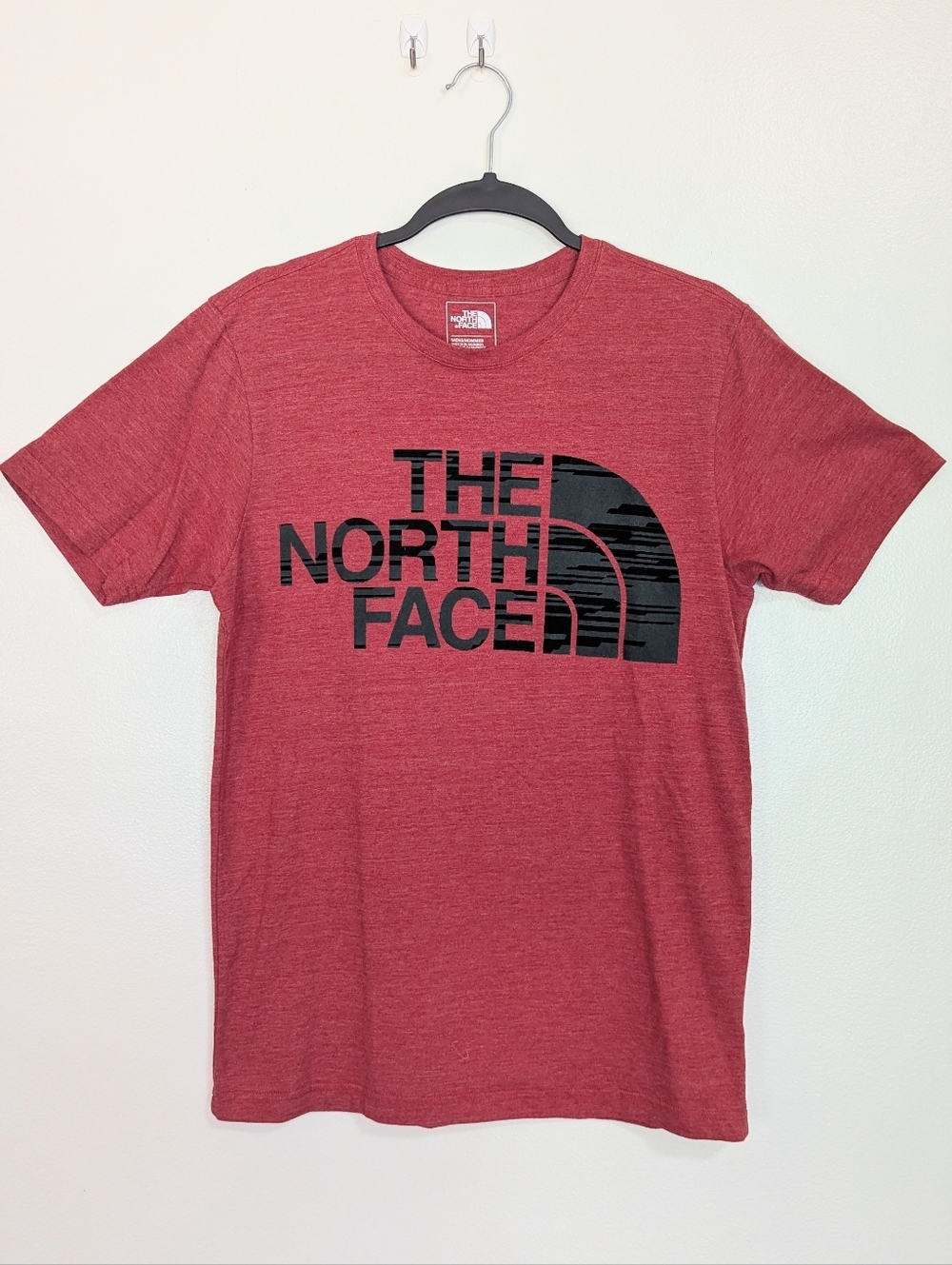 The North Face Heathered Red Slim Fit Short Sleeve‎ T Shirt Size Medium